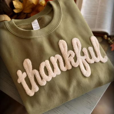 Personalized Chenille YARN EMBROIDERED Sweatshirt Hoodie Chrismas Gift for Family