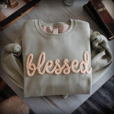 Personalized Chenille YARN EMBROIDERED Sweatshirt Hoodie Chrismas Gift for Family